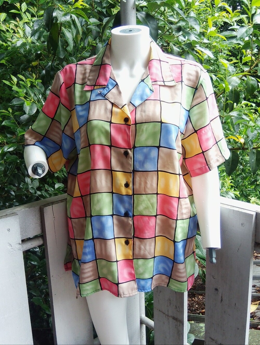 Vintage 90s Geometric colorful Button up Top